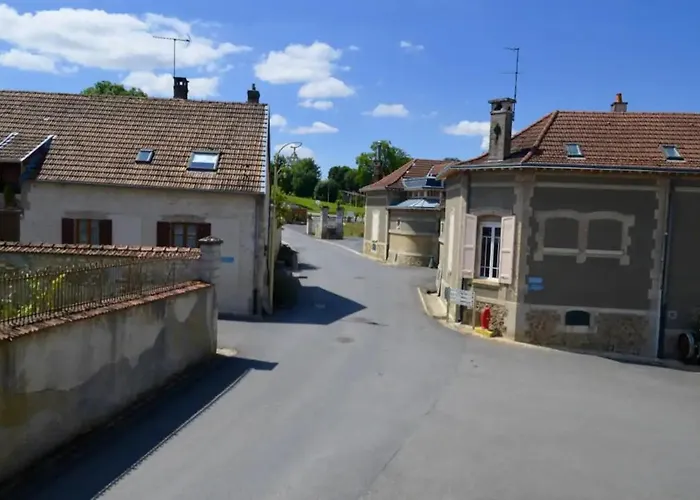 Apartment Agreable Maison Petit Jardin A 7 Minutes De Reims